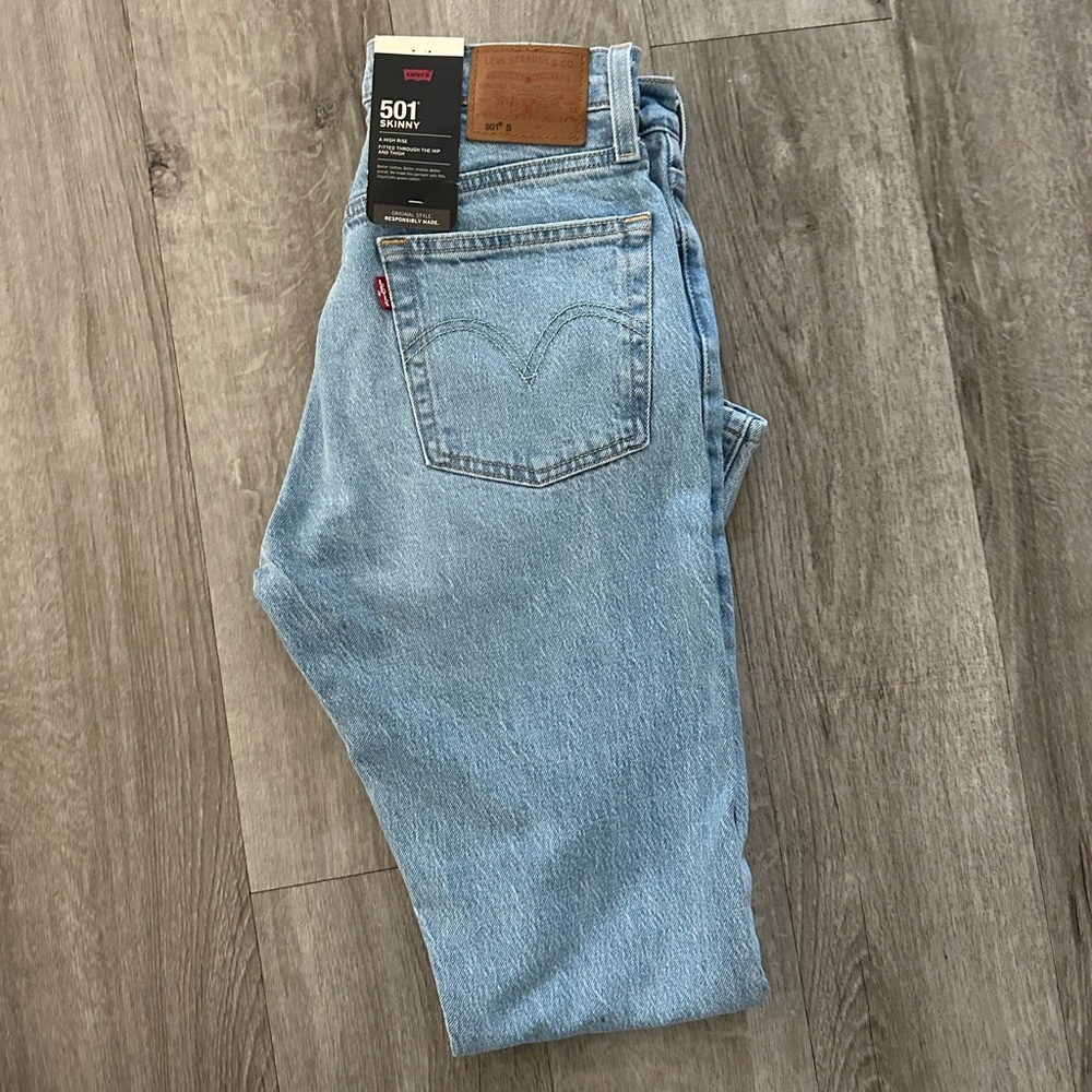 Levi's Women High Rise 501 Skinny Jeans - light wash Blue NTW - Picture 9 of 10